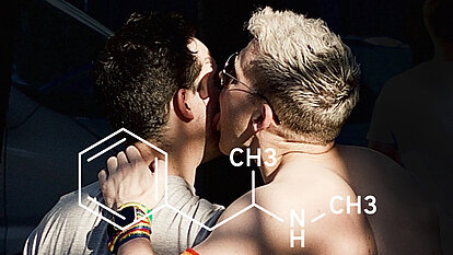 ChemSex Unter „ChemSex“ versteht man umgangssprachlich die Einnahme von Drogen beim Geschlechtsverkehr.